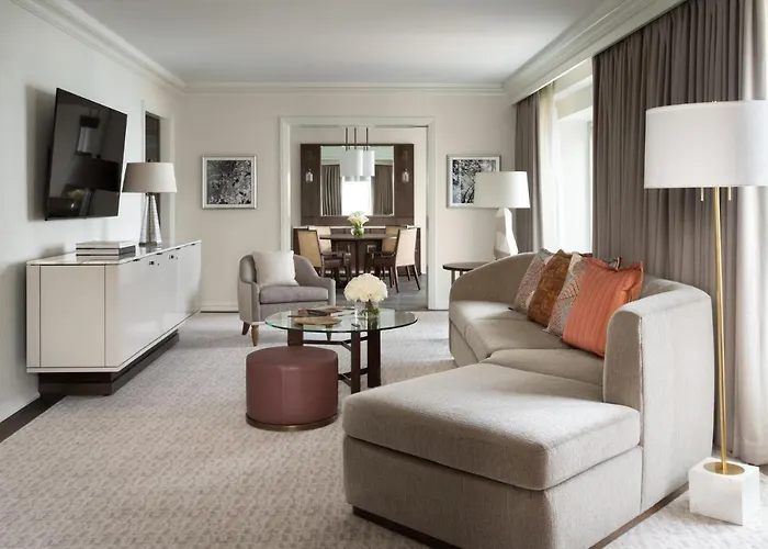Deluxe One-Bedroom King Suite