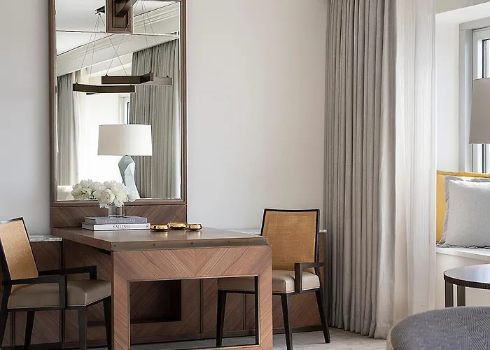 Premier King Suite Mobility accessible